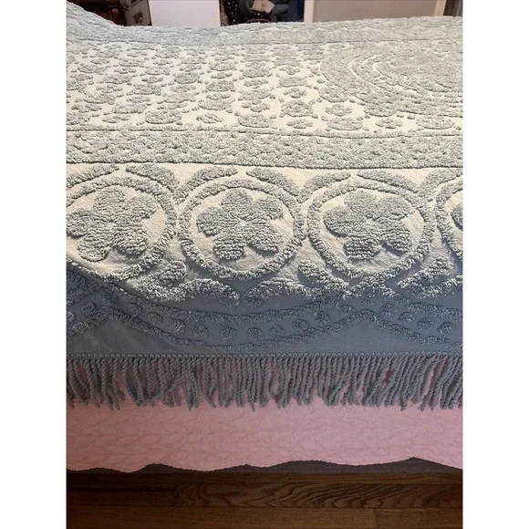 Vintage Oversized Medallion Chenille Bedspread Blue Twin Blanket - Picture 5 of 10